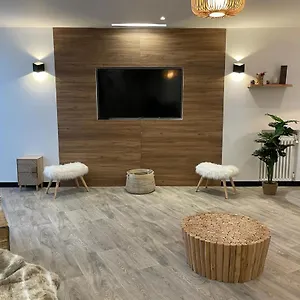 https://bien-dexception-aux-pieds-des-pistes-1750-roche-b.hotels-rhonealpes.com